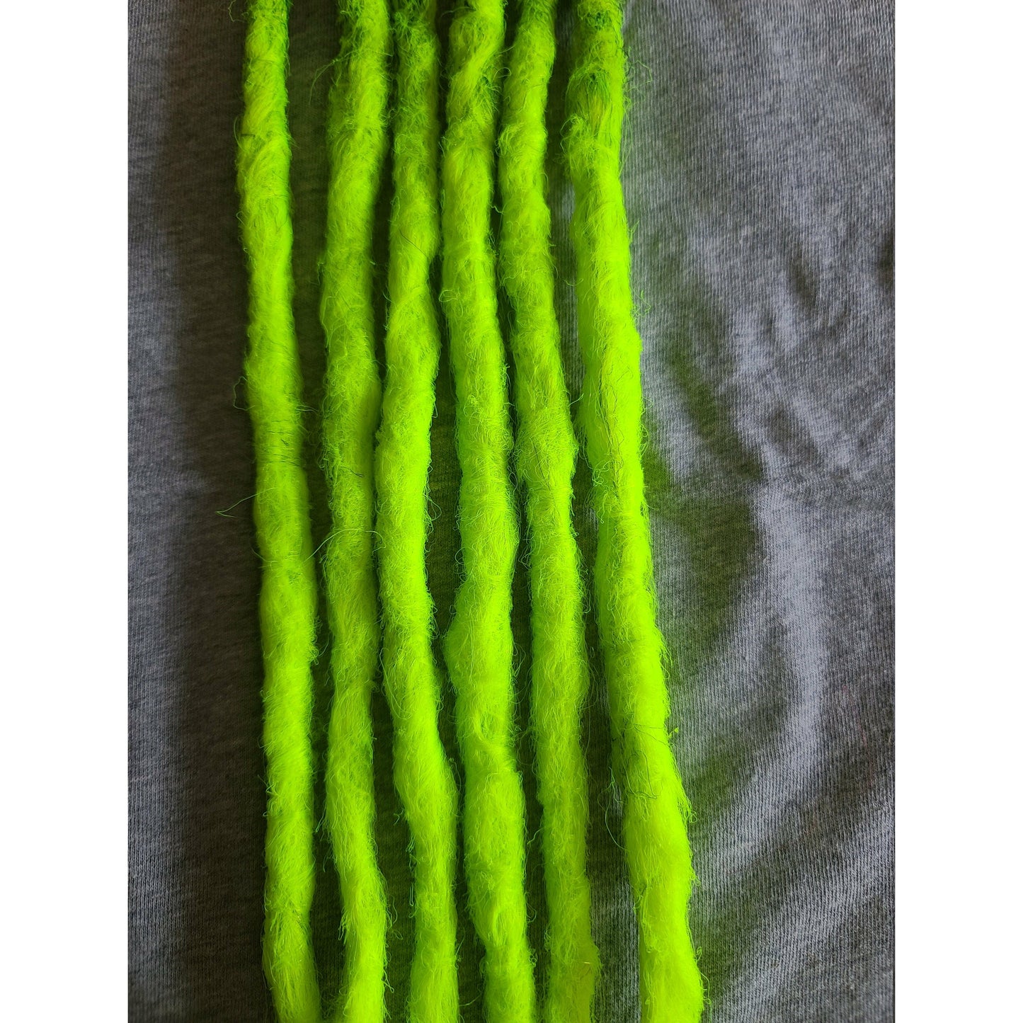 SE Synthetic Dreadlock Extensions - black and neon green