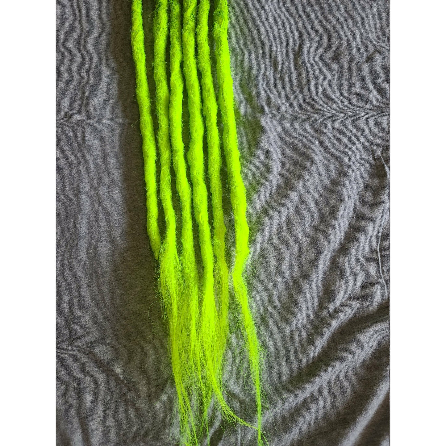 SE Synthetic Dreadlock Extensions - black and neon green