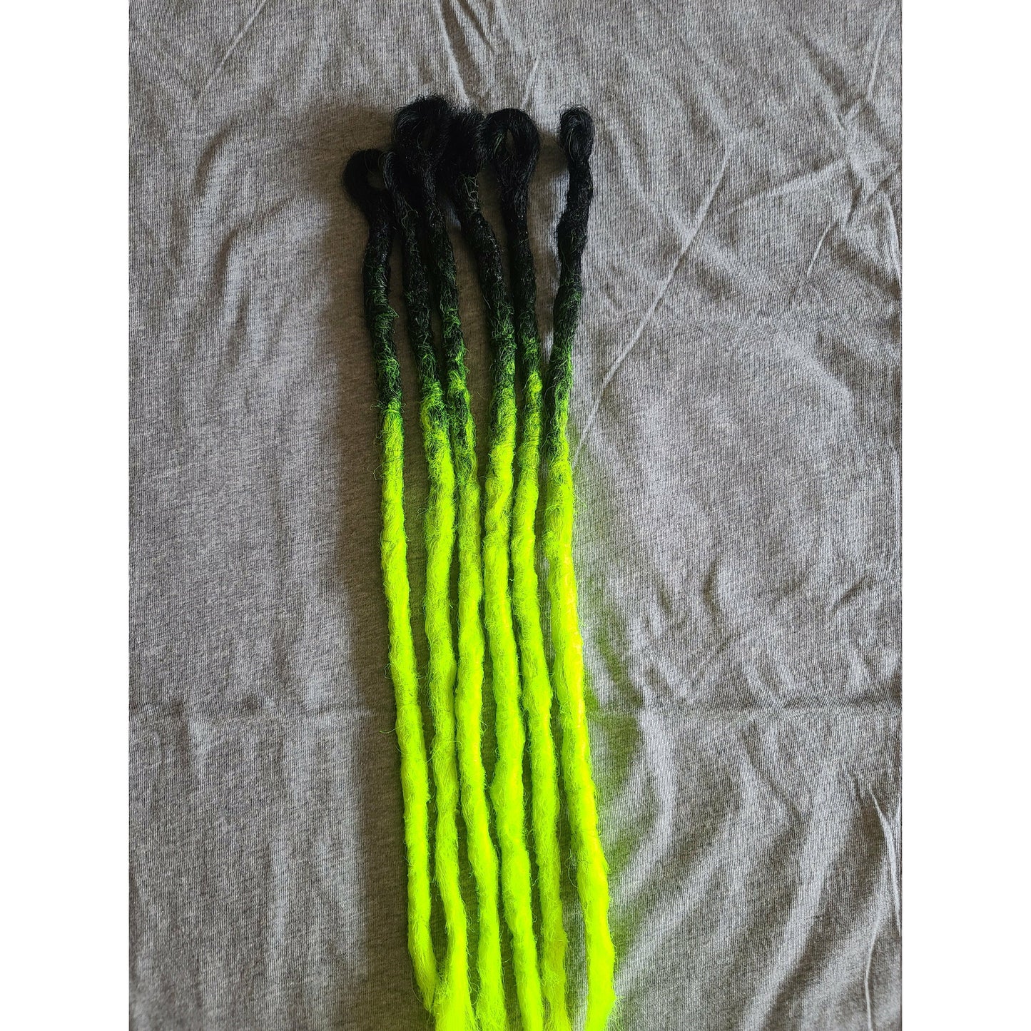 SE Synthetic Dreadlock Extensions - black and neon green