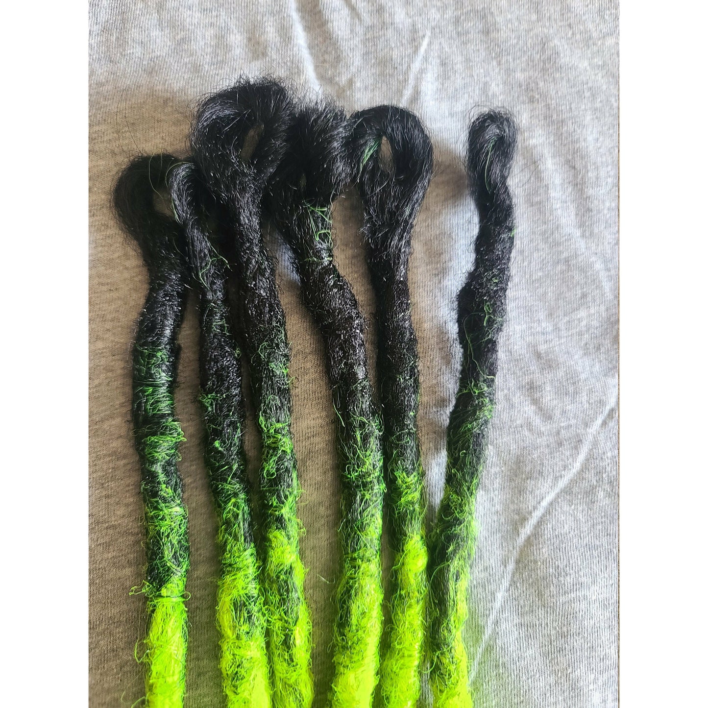 SE Synthetic Dreadlock Extensions - black and neon green